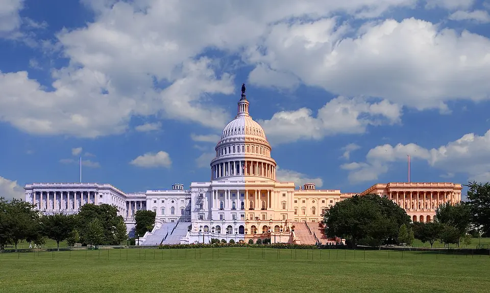 A picture of the Capitol building shaded blue on the left and red on the right.