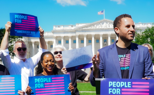 People holding sings in front of the US Capitol