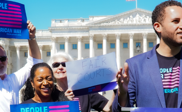 People holding sings in front of the US Capitol