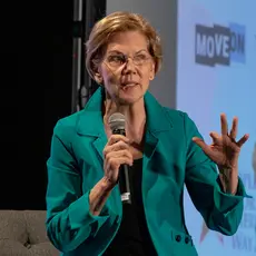 Elizabeth Warren speaks at a forum in Iowa
